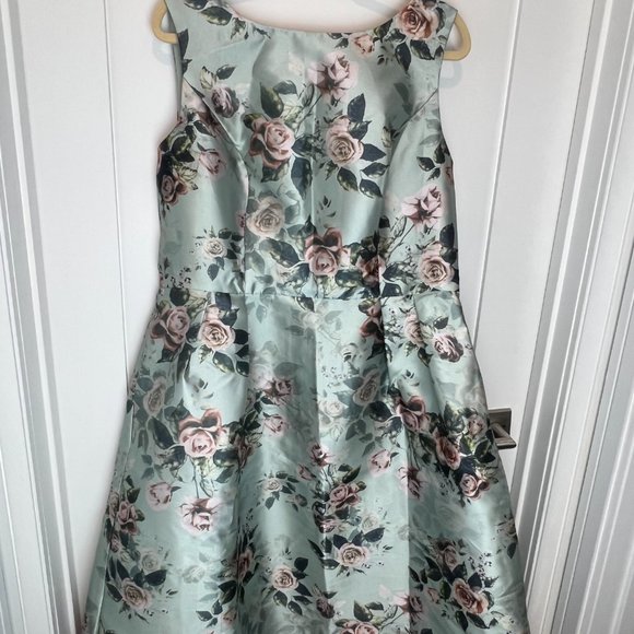 NWT Chi Chi London Plus Size Floral Midi Dress Green Size 14 - Picture 4 of 6